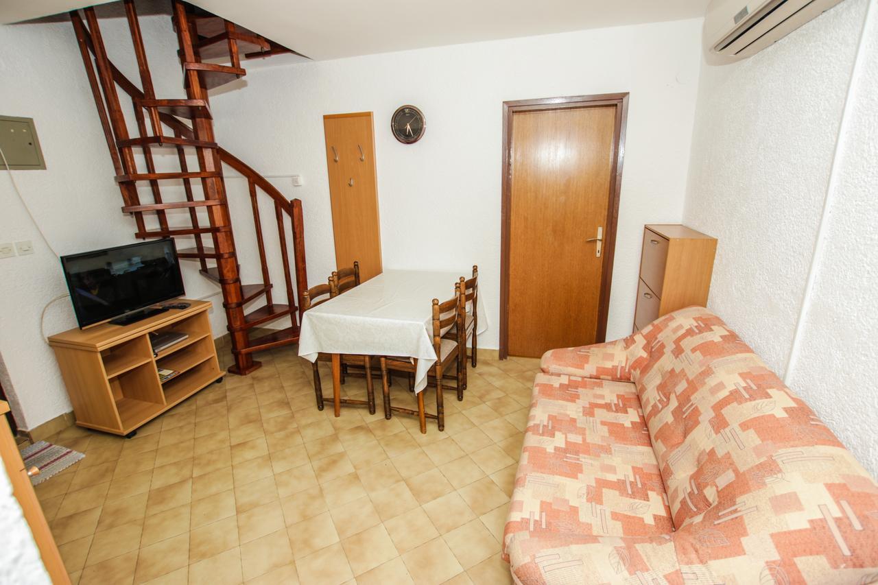 Apartment Karmen Poreč Exteriör bild